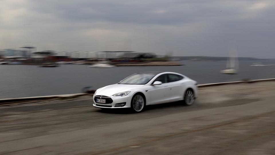 5 din tesla